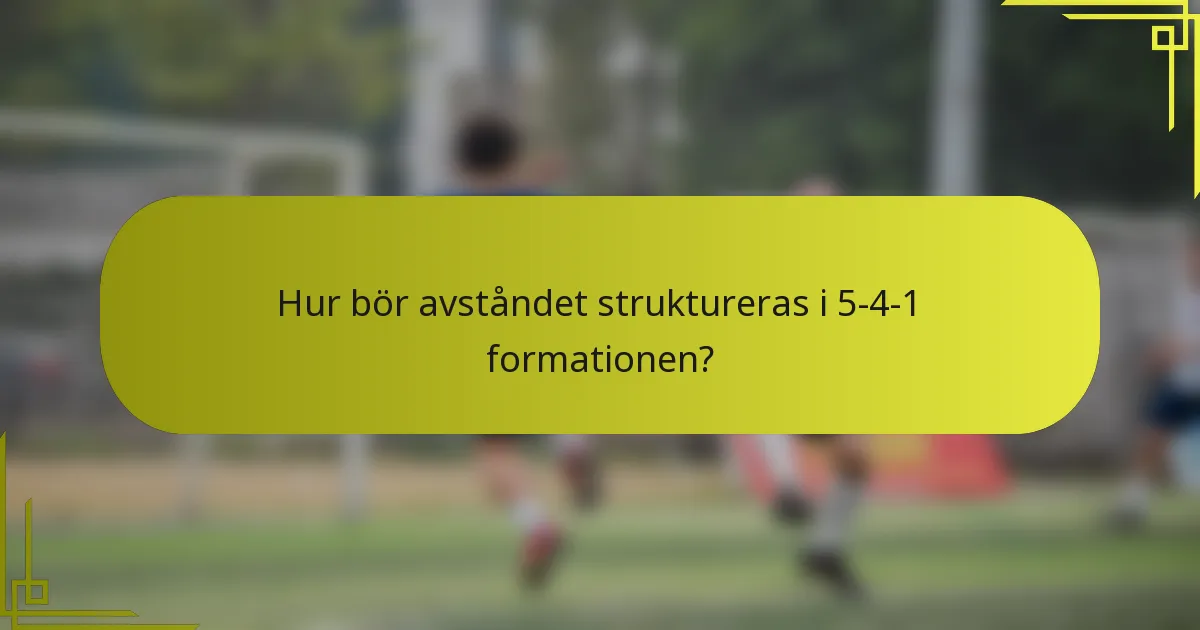 Hur bör avståndet struktureras i 5-4-1 formationen?